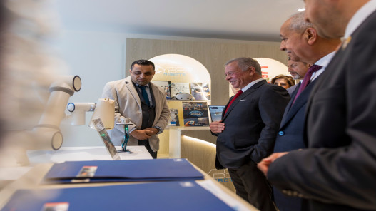 عاجل| الملك يطلع على إنجازات الصناعة الأردنية ويكرم المؤسسات المتميزة (صور)