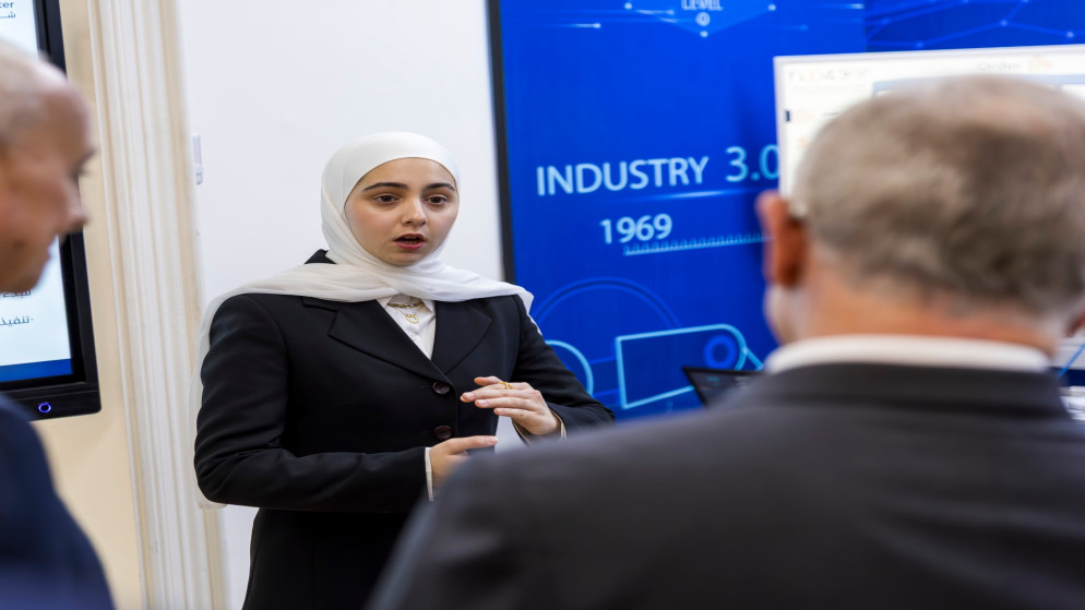 عاجل| الملك يطلع على إنجازات الصناعة الأردنية ويكرم المؤسسات المتميزة (صور)