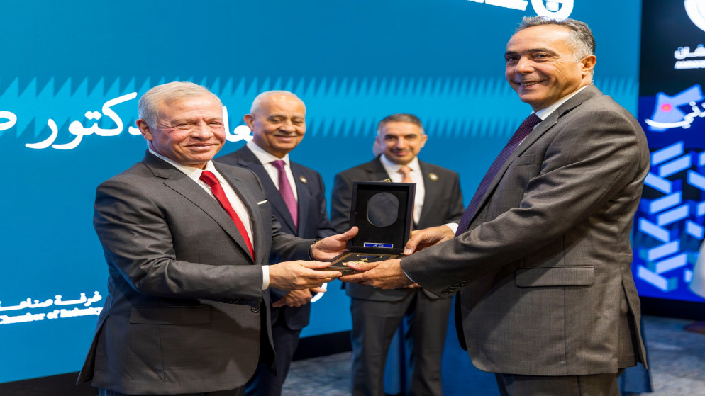 عاجل| الملك يطلع على إنجازات الصناعة الأردنية ويكرم المؤسسات المتميزة (صور)