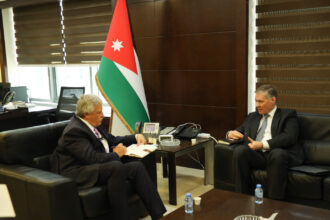 الأردن وبريطانيا يعززان شراكتهما في تطوير قطاع النقل