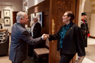 الملك ووزيرة الخارجية السويدية يبحثان تعزيز التعاون الإقليمي والدولي