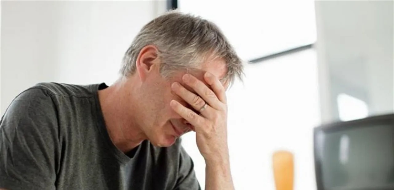 صورة حول : التعب والتنميل قد يكونان علامات نقص فيتامين ب12 أكثر من التقدم في السن التعب والتنميل قد يكونان علامات نقص فيتامين ب12 أكثر من التقدم في السن