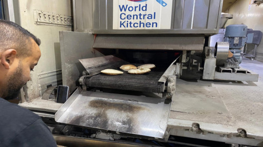 صورة حول : الأردن يدعم غزة بمخابز متنقلة تنتج 140 ألف رغيف خبز يوميًا الأردن يدعم غزة بمخابز متنقلة تنتج 140 ألف رغيف خبز يوميًا