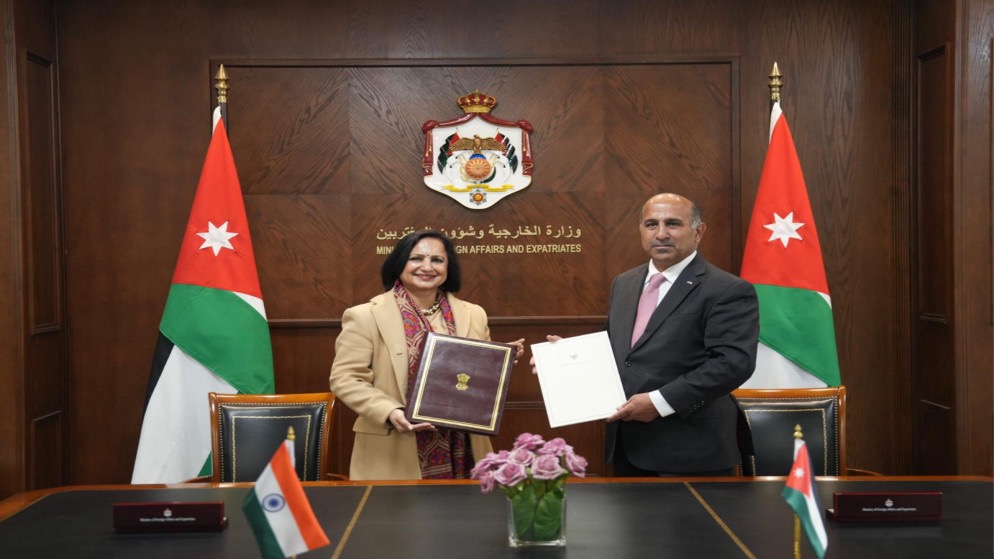 صورة حول : الأردن والهند يوقّعان حزمة اتفاقيات لتعزيز التعاون في المياه والطاقة والثقافة والتحول الرقمي الأردن والهند يوقّعان حزمة اتفاقيات لتعزيز التعاون في المياه والطاقة والثقافة والتحول الرقمي