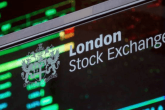 بورصة لندن تستهلّ تعاملات الأسبوع باستقرار طفيف وسط تحركات محدودة لأسهم كبرى الشركات