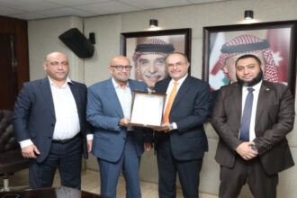 بقيمة 18.45 مليون دينار… وزير المياه يوقع اتفاقيات تنفيذ مشاريع صرف صحي جنوب غرب عمان