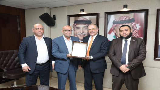 صورة حول : بقيمة 18.45 مليون دينار… وزير المياه يوقع اتفاقيات تنفيذ مشاريع صرف صحي جنوب غرب عمان بقيمة 18.45 مليون دينار… وزير المياه يوقع اتفاقيات تنفيذ مشاريع صرف صحي جنوب غرب عمان