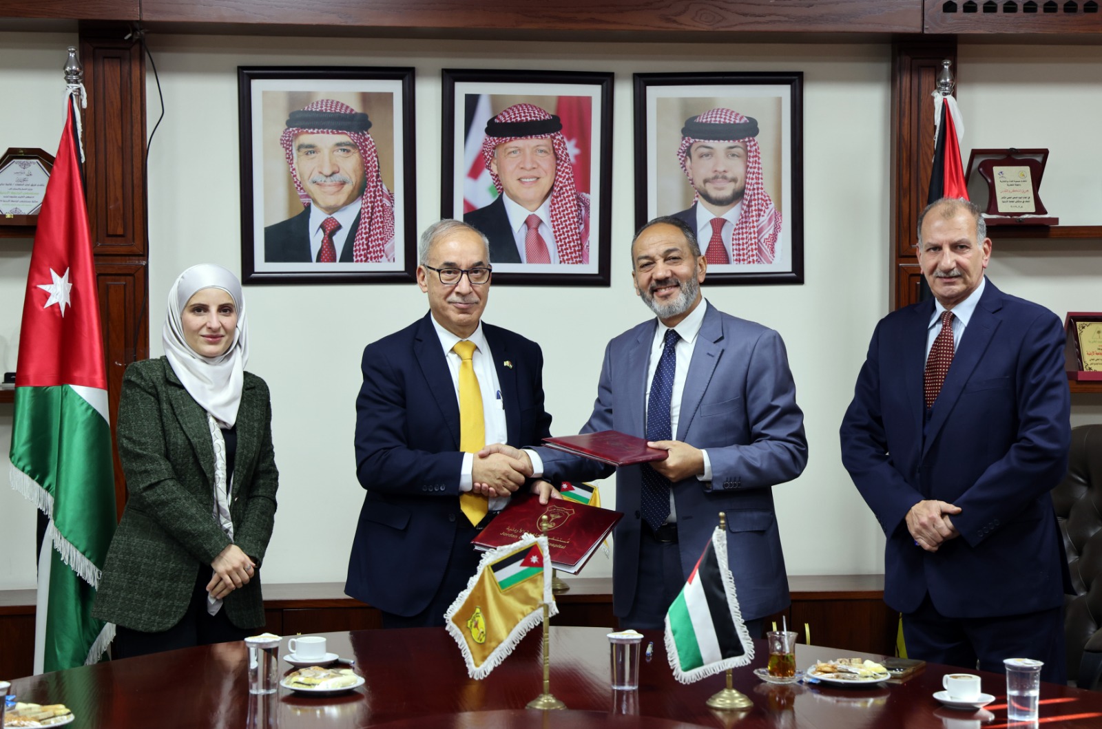 صورة حول : مستشفى الجامعة الأردنية يوقع ثلاث اتفاقيات لتطوير الكوادر الطبية والتدريبية مستشفى الجامعة الأردنية يوقع ثلاث اتفاقيات لتطوير الكوادر الطبية والتدريبية