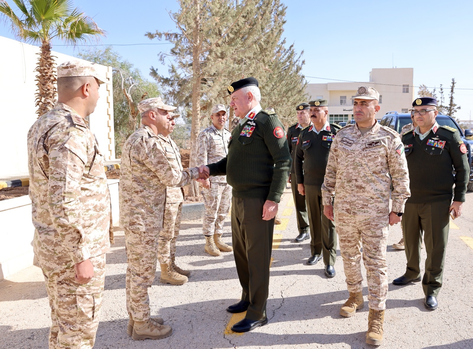 الحنيطي يتفقد مركز خدمة العلم في شويعر..