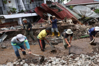 13 وفاة في حريق مبنى من 7 طوابق بجاكرتا وجهود الإنقاذ مستمرة
