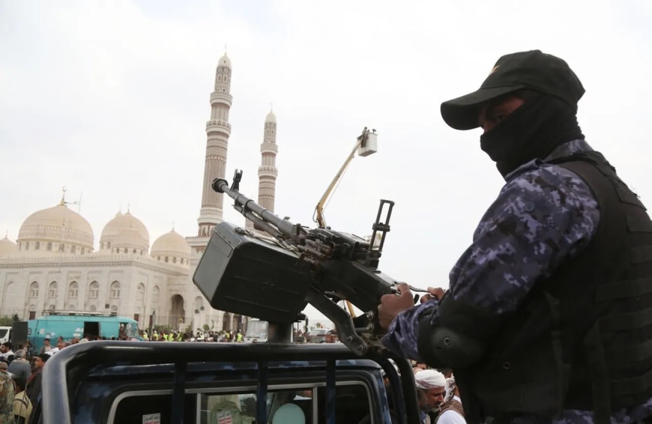 صورة حول : شرطة صنعاء تقبض على متهمين بقتل رجل وزوجته في شارع خولان شرطة صنعاء تقبض على متهمين بقتل رجل وزوجته في شارع خولان