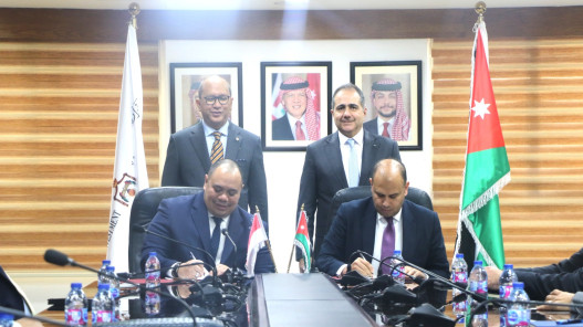 عاجل| الأردن وإندونيسيا يوقعان مذكرة تفاهم لتعزيز الشراكات الاستثمارية