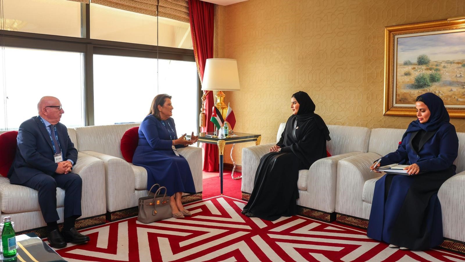 صورة حول : وفد أردني من مجلس الأعيان يختتم لقاءاته مع كبار المسؤولين القطريين وفد أردني من مجلس الأعيان يختتم لقاءاته مع كبار المسؤولين القطريين