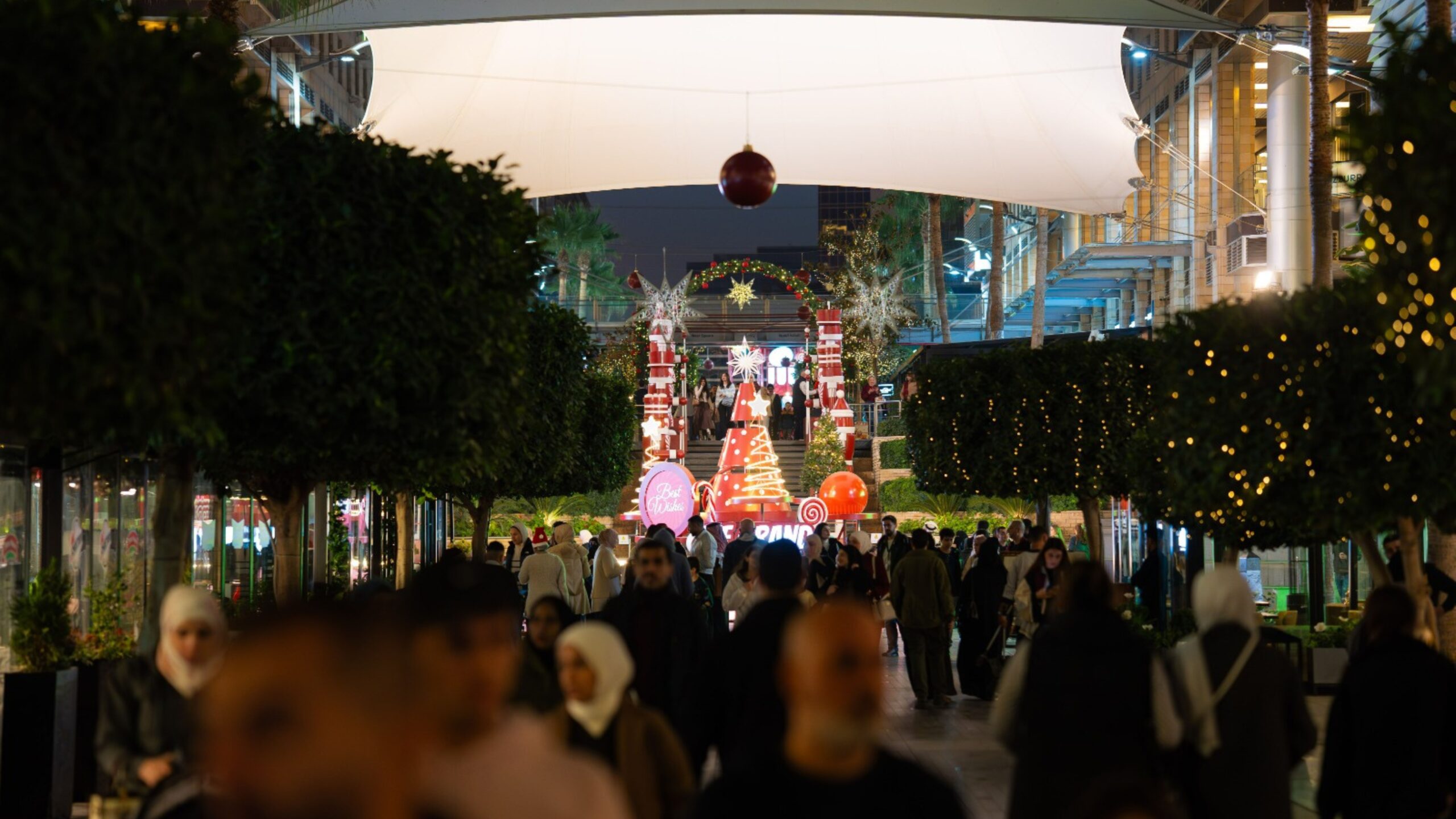 صورة حول : إقبال متزايد على كرنفال عيد الميلاد في البوليفارد إقبال متزايد على كرنفال عيد الميلاد في البوليفارد