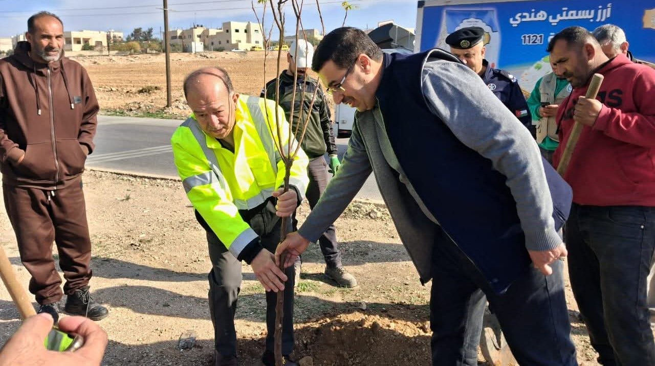 صورة حول : بلدية بلعما تطلق حملة لزراعة 10 آلاف شجرة لتعزيز الغطاء النباتي وتحسين البيئة بلدية بلعما تطلق حملة لزراعة 10 آلاف شجرة لتعزيز الغطاء النباتي وتحسين البيئة
