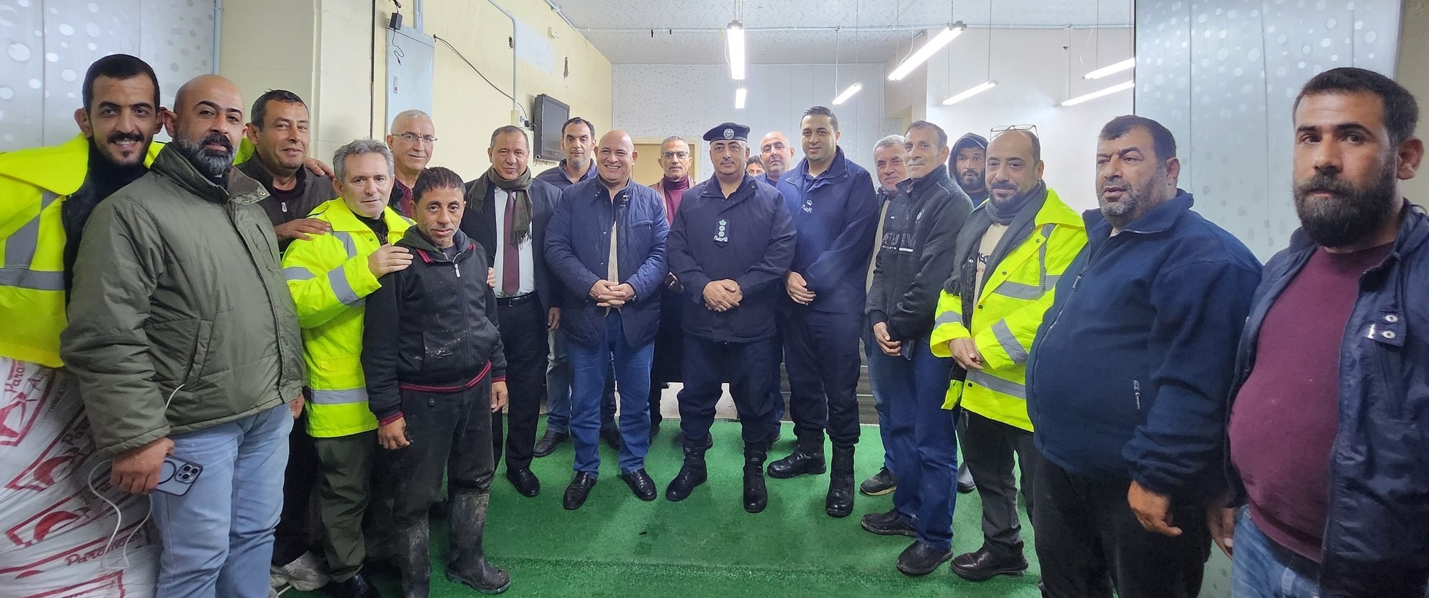 محافظ جرش يتفقد غرفة طوارئ بلدية جرش ويشيد بجاهزية الكوادر واستجابتها للمواطنين