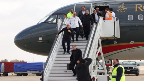 صورة حول : النشامى في مطار عمان: غياب جماهيري يثير التساؤلات بعد إنجاز كأس العرب 2025 النشامى في مطار عمان: غياب جماهيري يثير التساؤلات بعد إنجاز كأس العرب 2025