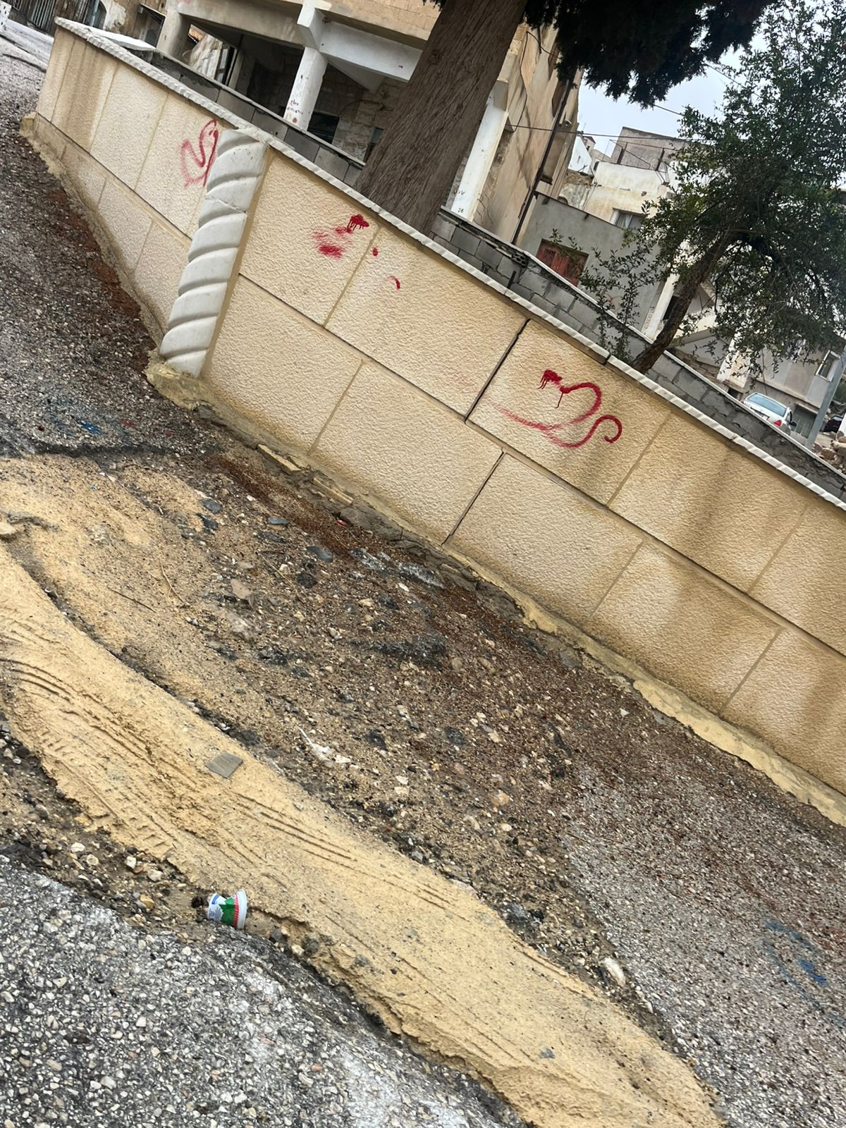 استياء واسع بعد أعمال غير منظمة في دوار حارة القطيفات بالطفيلة