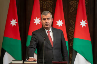 بالفيديو… كيف يتعامل وزير الطاقة مع الإعلام؟ هل تجاهل الإعلام يعكس ثقة أم ارتباك؟