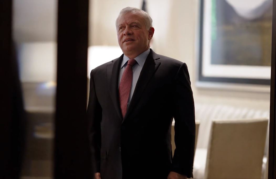 الملك والرئيس الجزائري يبحثان هاتفيا العلاقات المشتركة