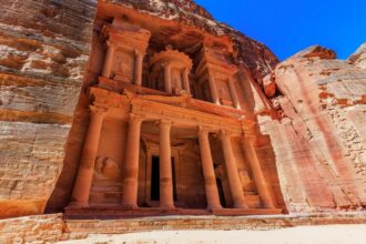 البترا تفتح أبواب الاستثمار: نظام جديد لتأجير وتملك الأراضي خارج المحميات