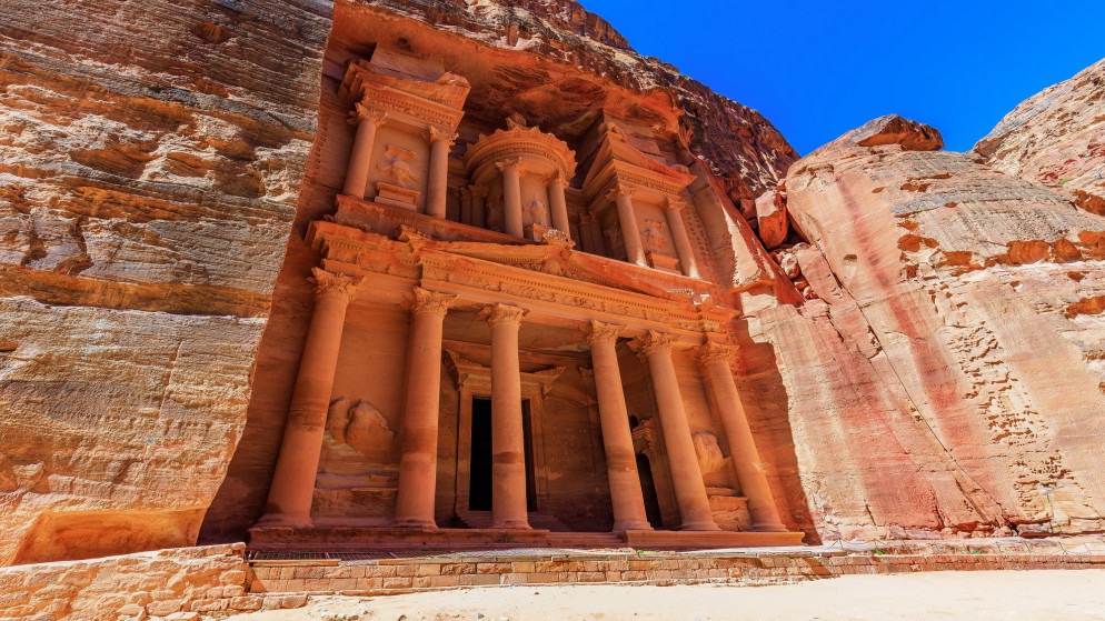 البترا تفتح أبواب الاستثمار: نظام جديد لتأجير وتملك الأراضي خارج المحميات