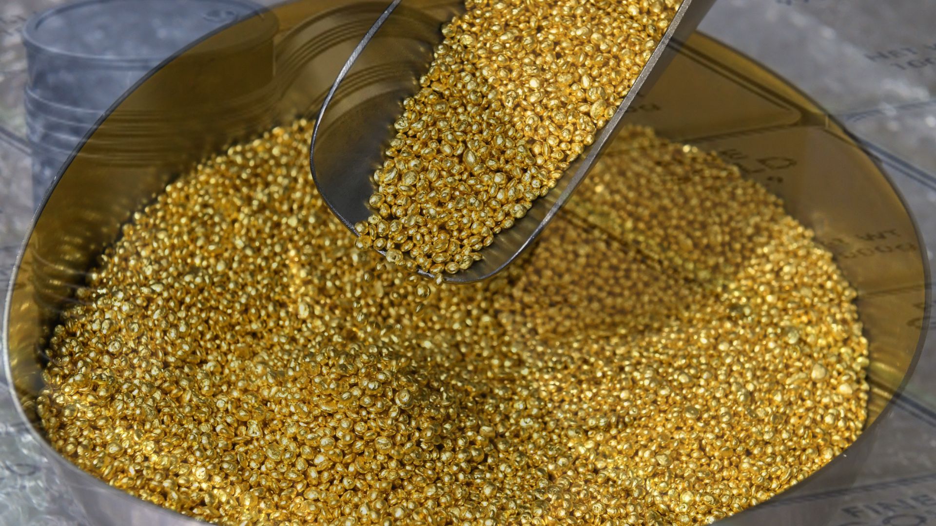 ارتفاع الذهب والبلاتين والبلاديوم مع تراجع أسعار النفط