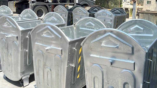 إربد تعزز النظافة العامة بـ2000 حاوية نفايات جديدة