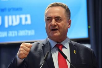 وزير الدفاع الإسرائيلي يتعهد ببقاء الجيش واستمرار بناء المستوطنات في غزة والضفة الغربية