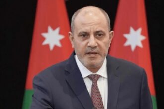 تعيين وزير الصناعة السابق رئيسًا تنفيذيًا لشركة مصانع الإسمنت الأردنية