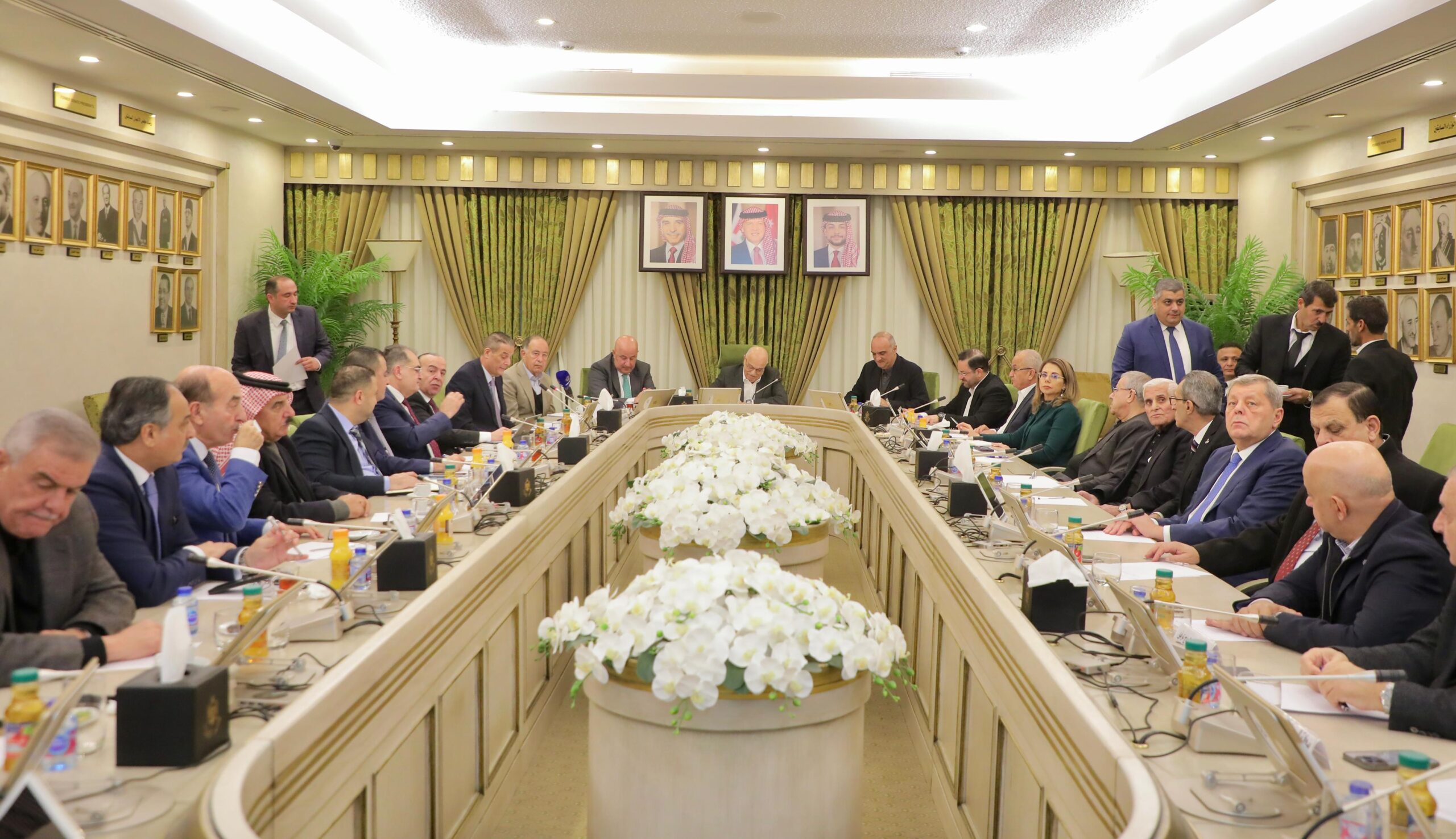 لجنة المالية في مجلس الأعيان تبحث السياسة النقدية والأسواق المالية وموازنة الداخلية لعام 2026