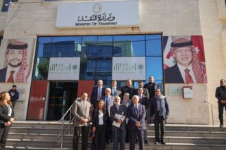 لجنة الخدمات العامة تستعرض مع وزير النقل نظام التتبع الإلكتروني للمركبات الحكومية