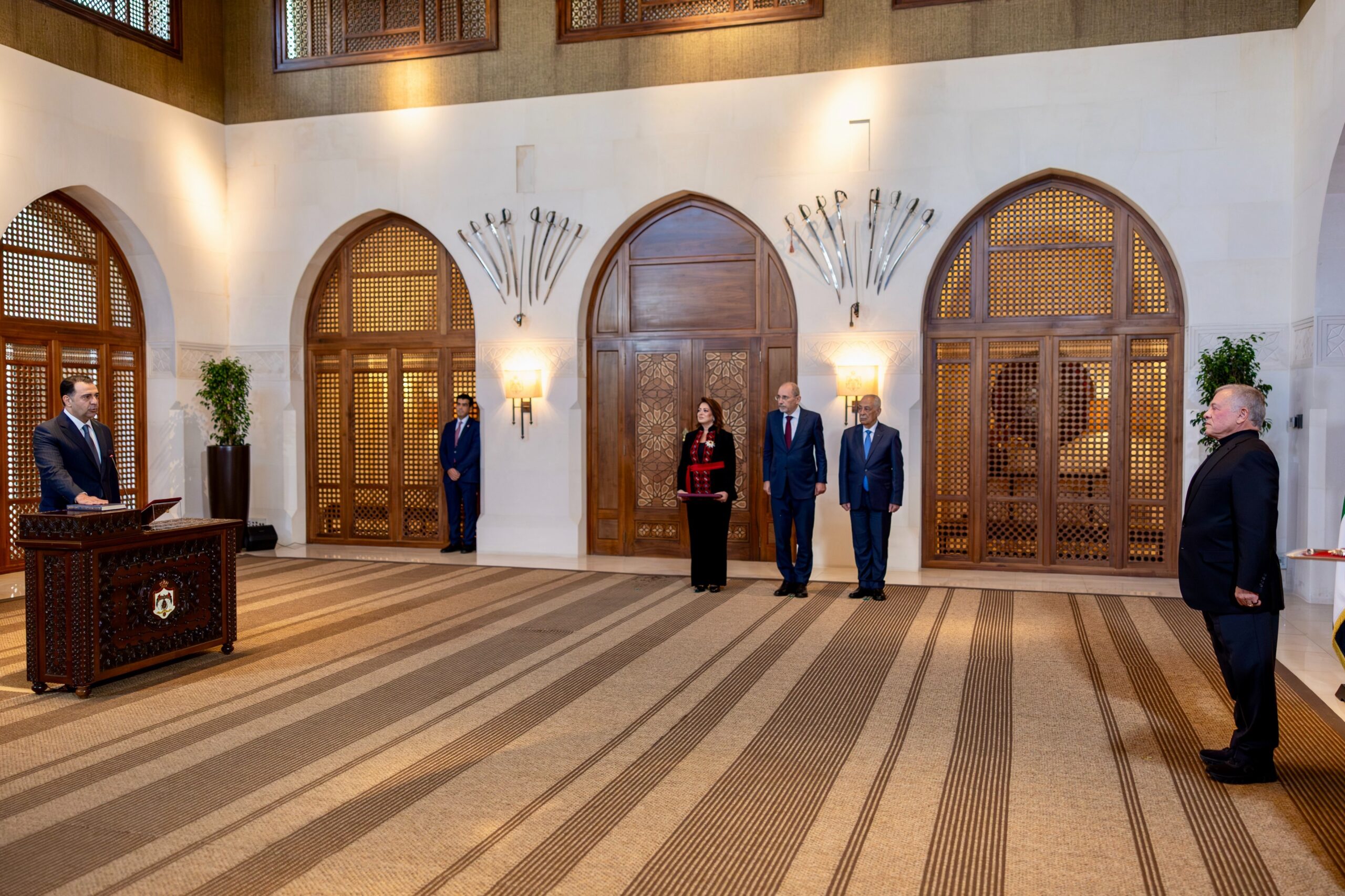 صورة حول : عاجل| رولان سمارة وأمجد المومني يؤدون اليمين القانونية أمام الملك عبد الله الثاني كسفراء للأردن عاجل| رولان سمارة وأمجد المومني يؤدون اليمين القانونية أمام الملك عبد الله الثاني كسفراء للأردن