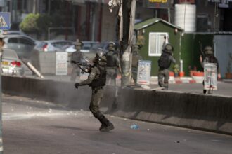 استشهاد فلسطيني وإصابة 3 آخرين خلال اقتحامات إسرائيلية شمال القدس