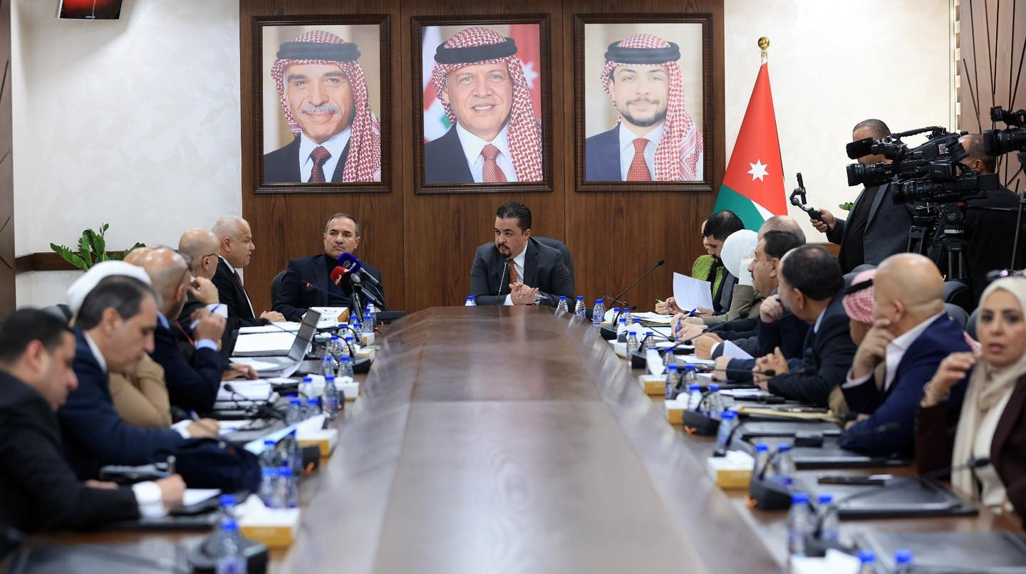 النواب والحكومة يحسمون الجدل: لا زيادة على اشتراكات الضمان ولا مساس بالحقوق المكتسبة