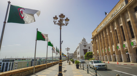 الجزائر تصوت على قانون لتجريم الاستعمار الفرنسي ومطالبة باريس بالاعتذار والتعويض