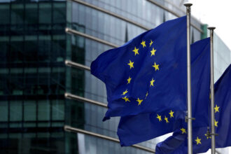 مفوضة الاتحاد الأوروبي: المساعدات إلى غزة يجب أن تتدفق “كالسيل لا قطرة قطرة”