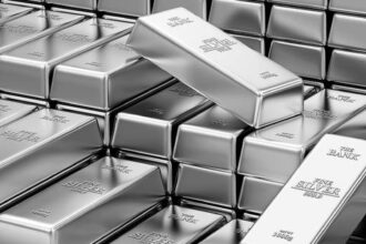 الفضة تحلق فوق 72 دولارًا.. صعود تاريخي يقود الأسواق العالمية