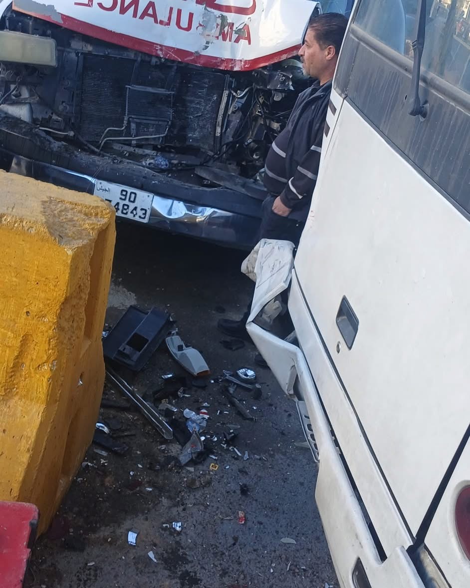 حادث مروع لمركبة إسعاف بمستشفى الأمير زيد بن الحسين