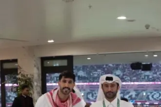 الشيخ تميم يطمئن على صحة لاعب المنتخب الأردني يزن النعيمات