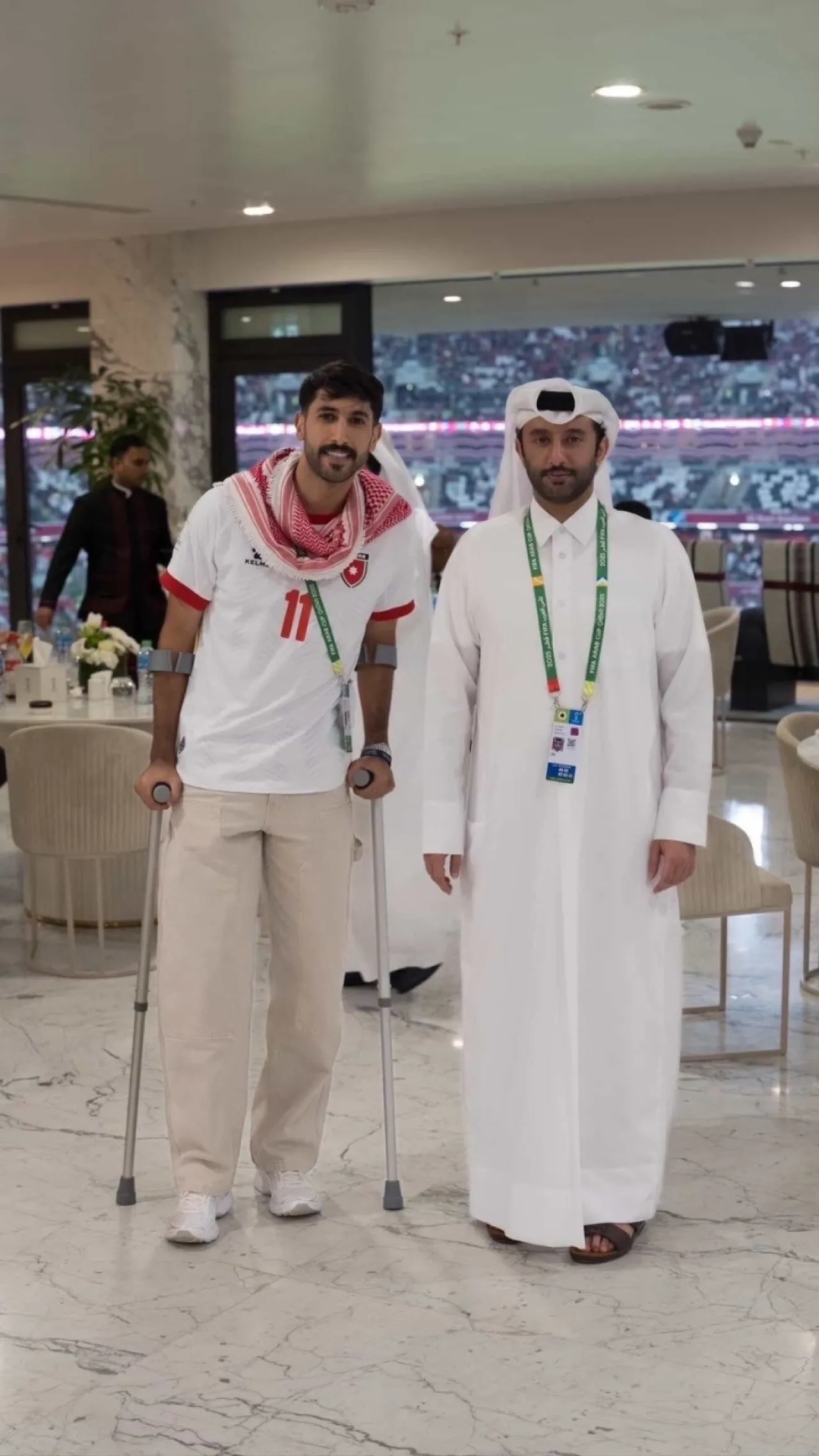 الشيخ تميم يطمئن على صحة لاعب المنتخب الأردني يزن النعيمات