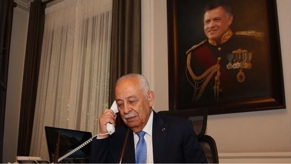 صورة حول : مندوبًا عن الملك وولي العهد.. العيسوي يقدّم واجب العزاء لعشائر أبو سلمى وطاس وهاكوز مندوبًا عن الملك وولي العهد.. العيسوي يقدّم واجب العزاء لعشائر أبو سلمى وطاس وهاكوز