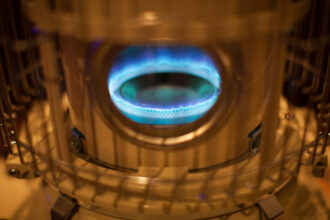 «الطاقة النيابية»: حياة المواطنين خط أحمر… ونثمّن إحالة ملف وسائل التدفئة الخطِرة إلى القضاء