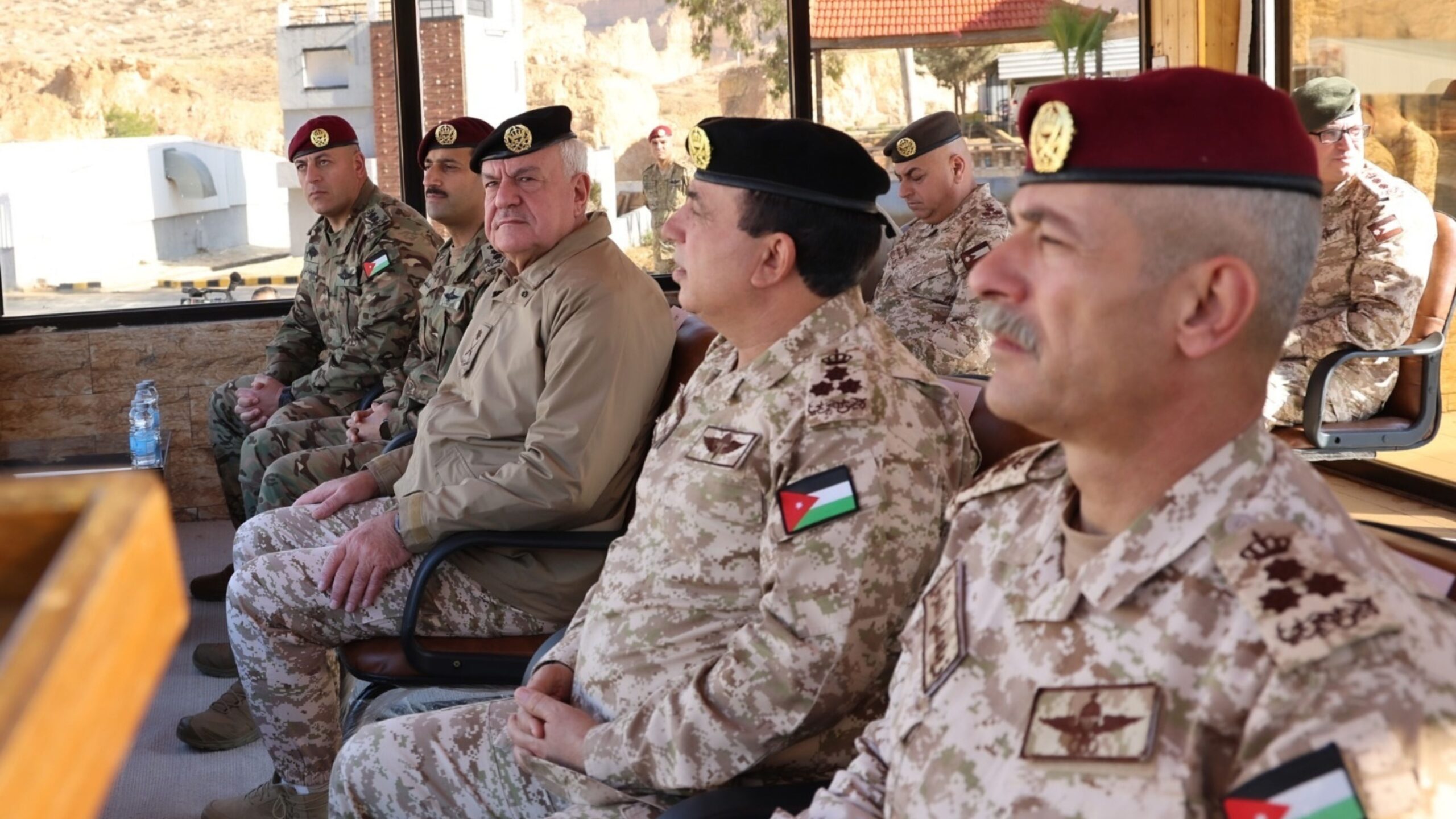 صورة حول : رئيس هيئة الأركان يرعى تخريج دورة مكافحة الإرهاب في مدرسة الأمير هاشم لتدريب القوات الخاصة رئيس هيئة الأركان يرعى تخريج دورة مكافحة الإرهاب في مدرسة الأمير هاشم لتدريب القوات الخاصة