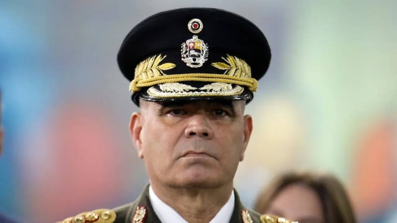 صورة حول : الجيش الفنزويلي يتحدى تهديدات ترامب: لا نخاف الحصار ولا نساوم على كرامتنا الجيش الفنزويلي يتحدى تهديدات ترامب: لا نخاف الحصار ولا نساوم على كرامتنا