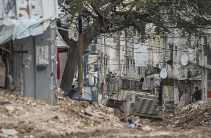 تصعيد ميداني في الضفة الغربية: اقتحامات واعتداءات تطال مدنًا وقرى فلسطينية