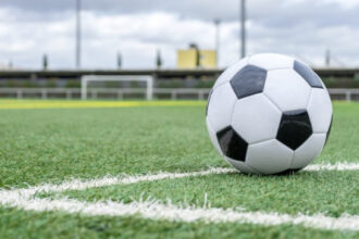 استقلال الإيراني يحجز مقعده في ثمن النهائي بثلاثية نظيفة في شباك المحرق