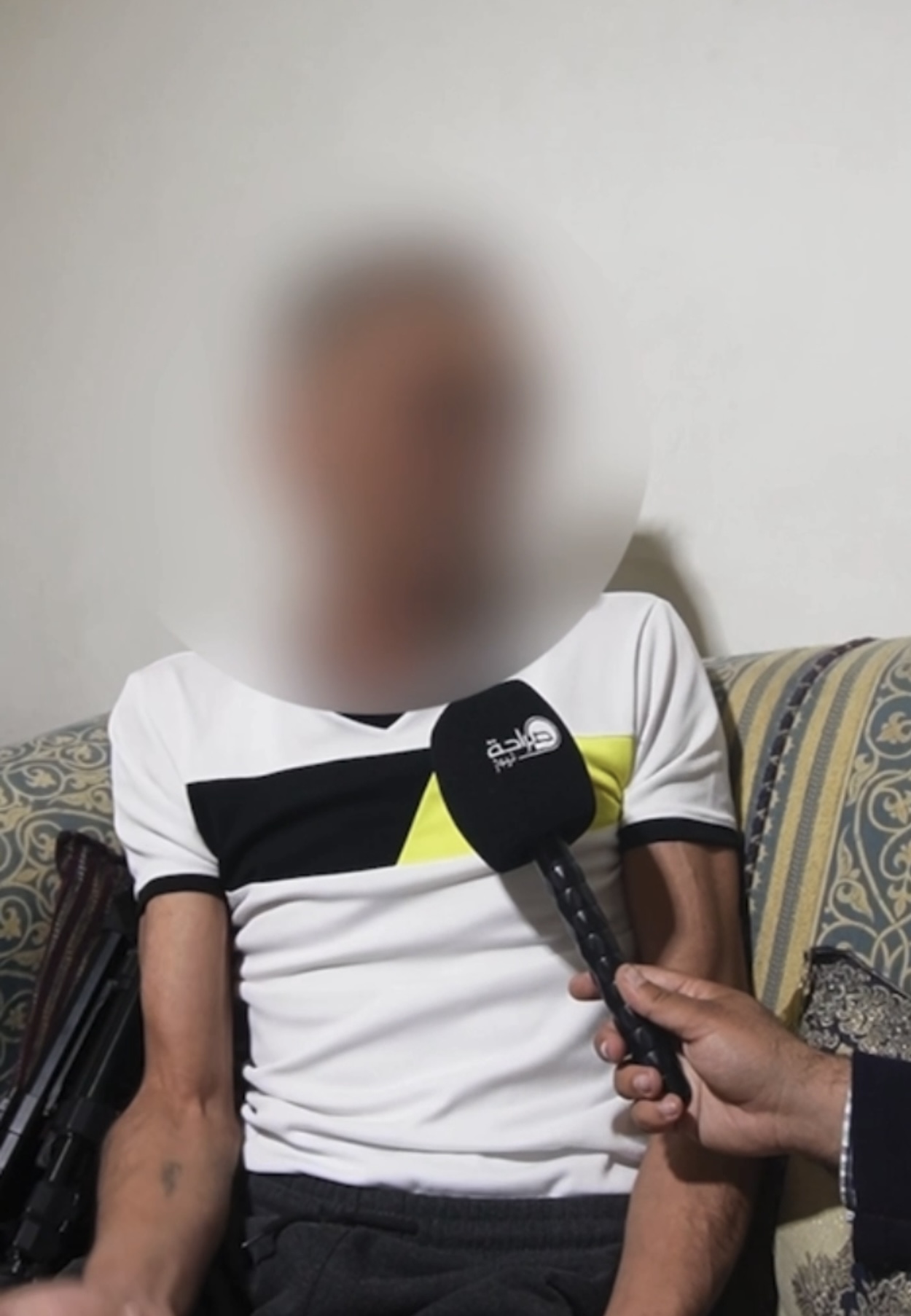 بالفيديو… أب يناشد لإنقاذ طفله: ما في ورق يثبت إني أبوه