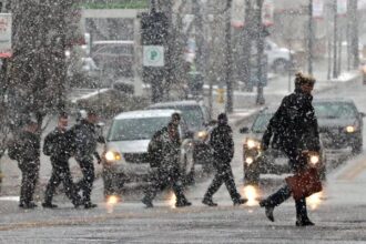 منخفضات قبرصية متتالية تجلب أمطارًا غزيرة ورياحًا قوية وتحذيرات من السيول في المملكة