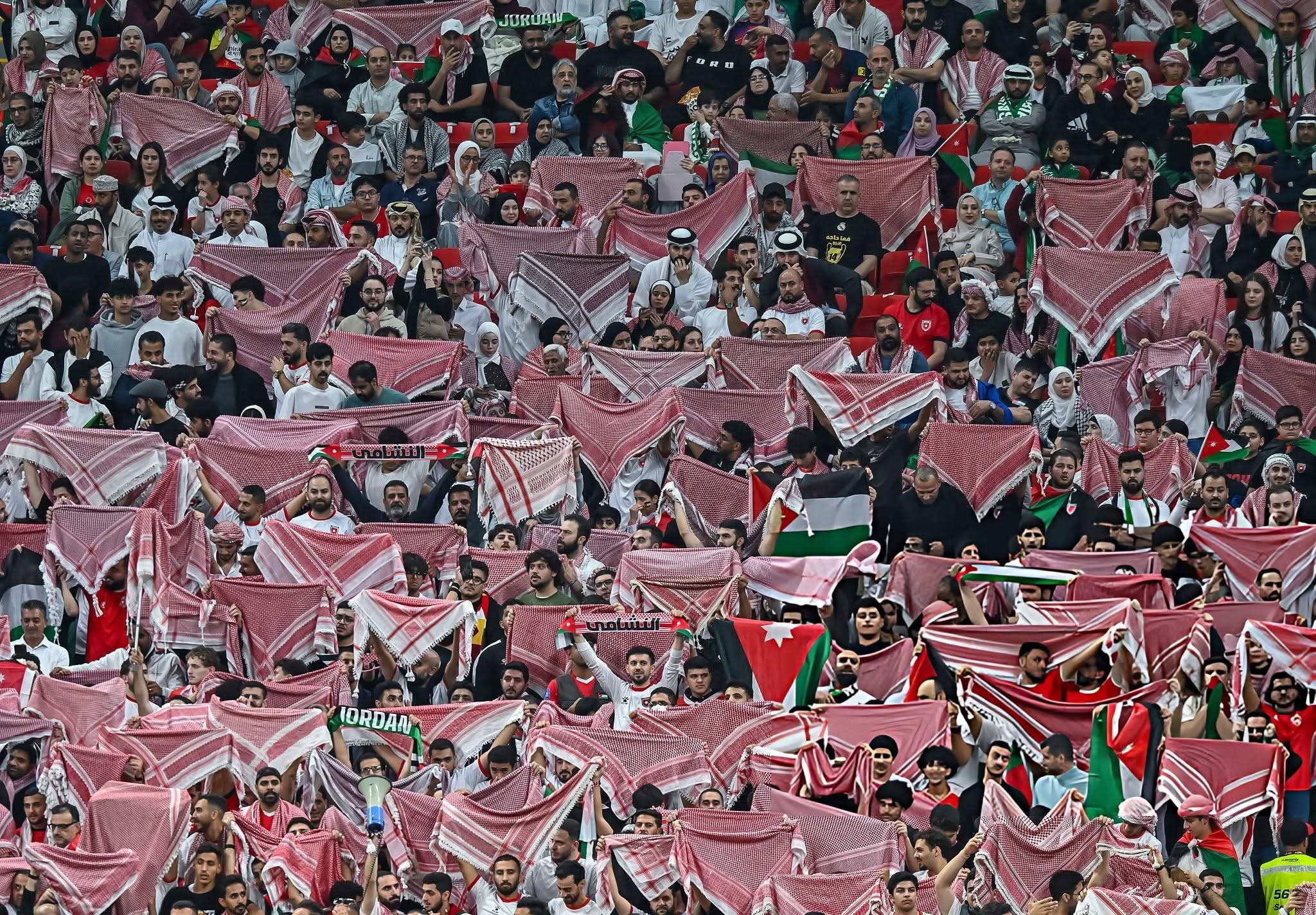 الأهازيج الوطنية رافعة نفسية واجتماعية داعمة للنشامى في المباريات الحاسمة